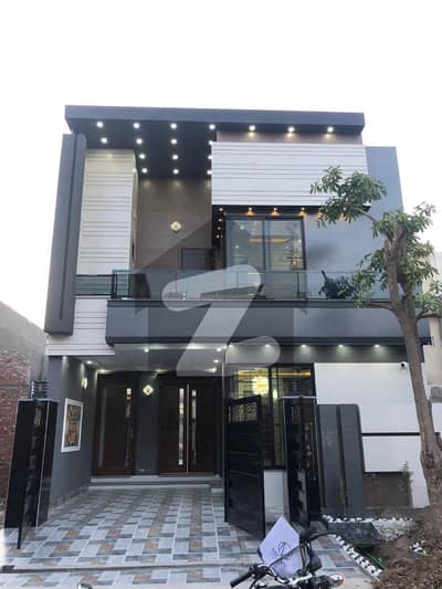 5 Marla Brand New Modern Design Lavish House For Sale In Park View City Lahore | For Discounted Price And Original Pictures Download The App "Signature Lands".