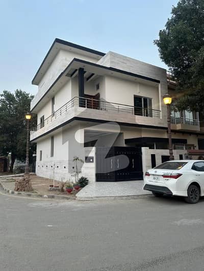 5.75 Marla Used Corner House For Sale in Lake City sector M7b 5.75 Marla Used Corner House For Sale in Lake City sector M7b