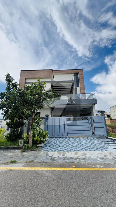 8 Marla Brand New House Available For Sale.