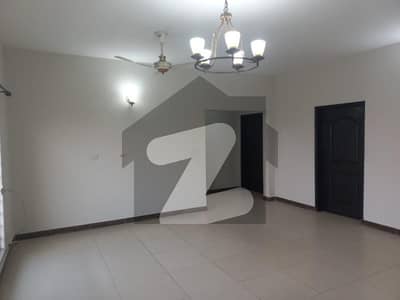 عسکری 11 ۔ سیکٹر بی اپارٹمنٹس عسکری 11,عسکری,لاہور میں 3 کمروں کا 10 مرلہ فلیٹ 1.1 لاکھ میں کرایہ پر دستیاب ہے۔