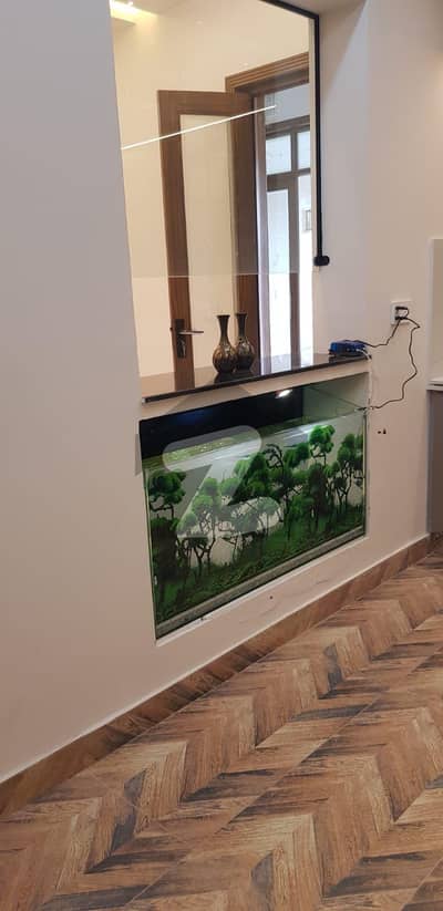 ایل ڈی اے ایوینیو ۔ بلاک ایم ایل ڈی اے ایوینیو,لاہور میں 7 کمروں کا 10 مرلہ مکان 4.1 کروڑ میں برائے فروخت۔