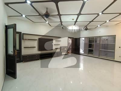 لیک سٹی رائیونڈ روڈ,لاہور میں 6 کمروں کا 1 کنال مکان 7.5 کروڑ میں برائے فروخت۔