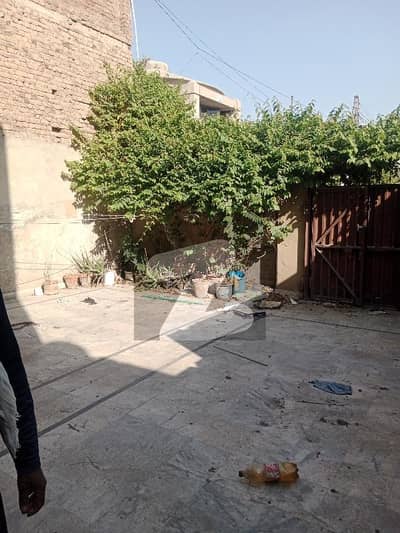 النجف کالونی فیصل آباد میں 5 کمروں کا 10 مرلہ مکان 3.5 کروڑ میں برائے فروخت۔