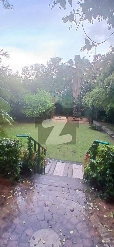 ایف ۔ 10 اسلام آباد میں 5 کمروں کا 1 کنال مکان 7.5 لاکھ میں کرایہ پر دستیاب ہے۔