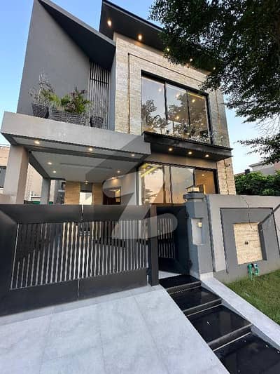 ڈی ایچ اے 9 ٹاؤن ۔ بلاک بی ڈی ایچ اے 9 ٹاؤن,ڈیفنس (ڈی ایچ اے),لاہور میں 3 کمروں کا 5 مرلہ مکان 2.75 کروڑ میں برائے فروخت۔