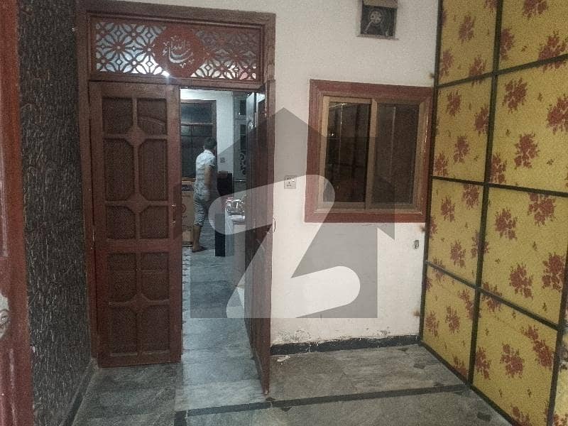 لالہ زار راولپنڈی میں 1 کمرے کا 4 مرلہ زیریں پورشن 30.0 ہزار میں کرایہ پر دستیاب ہے۔ لالہ زار راولپنڈی میں 1 کمرے کا 4 مرلہ زیریں پورشن 30.0 ہزار میں کرایہ پر دستیاب ہے۔