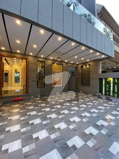 ایل ڈی اے ایوینیو لاہور میں 6 کمروں کا 10 مرلہ مکان 4.65 کروڑ میں برائے فروخت۔