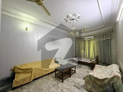 فرید ٹاؤن ساہیوال میں 5 کمروں کا 1 کنال مکان 5.5 کروڑ میں برائے فروخت۔