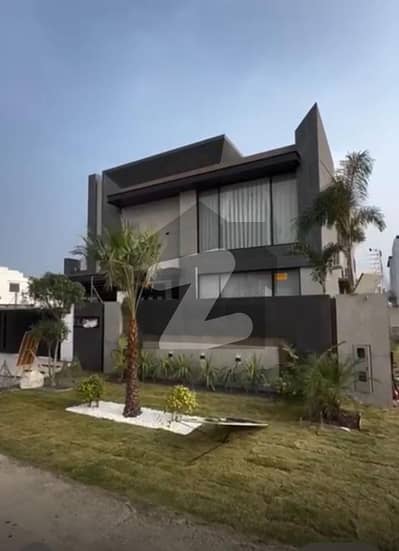 ڈی ایچ اے فیز 8 - بلاک ٹی فیز 8,ڈیفنس (ڈی ایچ اے),لاہور میں 5 کمروں کا 1 کنال مکان 17.8 کروڑ میں برائے فروخت۔