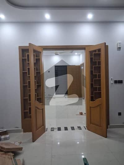 فیصل ٹاؤن لاہور میں 6 کمروں کا 10 مرلہ مکان 2.0 لاکھ میں کرایہ پر دستیاب ہے۔