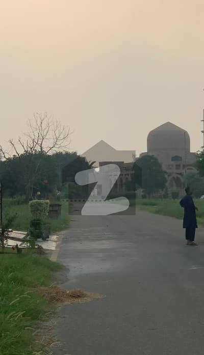 رائل ریزیڈنشیا - بلاک بی رائل ریزیڈینشیا,لاہور میں 4 مرلہ رہائشی پلاٹ 42.0 لاکھ میں برائے فروخت۔