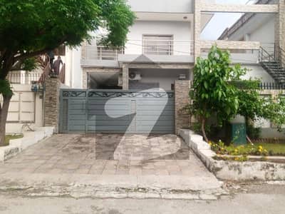 I-8 Beautiful Upper Portion For Rent.