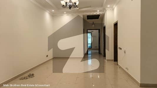 10 Marla Luxurious House for Rent