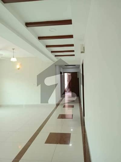 عسکری 11 ۔ سیکٹر بی اپارٹمنٹس عسکری 11,عسکری,لاہور میں 3 کمروں کا 10 مرلہ فلیٹ 1.05 لاکھ میں کرایہ پر دستیاب ہے۔