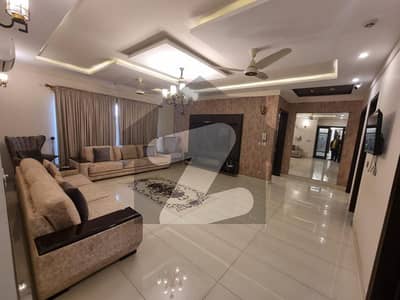 ڈی ایچ اے فیز 5 ڈیفنس (ڈی ایچ اے),لاہور میں 5 کمروں کا 1 کنال مکان 10.5 کروڑ میں برائے فروخت۔