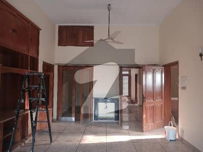 G10 Size 600 Upper Portion 3 Bed Rent 170000 Real Pictures