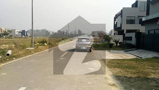 ڈی ایچ اے فیز 6 - بلاک ایل فیز 6,ڈیفنس (ڈی ایچ اے),لاہور میں 1 کنال رہائشی پلاٹ 5.2 کروڑ میں برائے فروخت۔