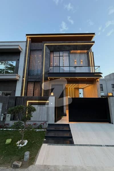 ڈی ایچ اے 9 ٹاؤن ۔ بلاک بی ڈی ایچ اے 9 ٹاؤن,ڈیفنس (ڈی ایچ اے),لاہور میں 3 کمروں کا 5 مرلہ مکان 3.6 کروڑ میں برائے فروخت۔