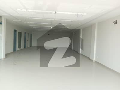 ڈی ایچ اے فیز 8 - کمرشل براڈوے ڈی ایچ اے فیز 8,ڈیفنس (ڈی ایچ اے),لاہور میں 4 مرلہ Studio عمارت 5.2 لاکھ میں کرایہ پر دستیاب ہے۔