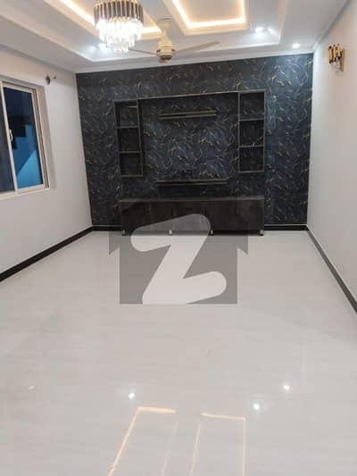 سوان گارڈن اسلام آباد میں 7 کمروں کا 10 مرلہ مکان 1.7 لاکھ میں کرایہ پر دستیاب ہے۔