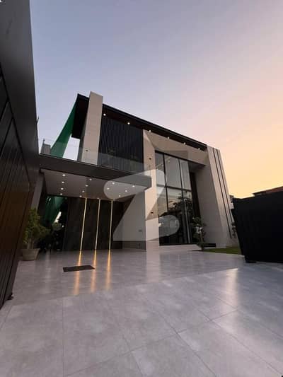 10 MARLA ELEGANT AND FULLY MAINTAINED SUPER HOT LOCATED BUNGALOW IS AVAILABLE IN THE BEST BLOCK OF DHA LAHORE.