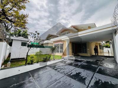 Luxury 5 Beds House Available For Rent In F-8