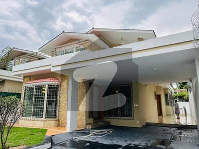 Fully Renovated 5 Beds Luxury House Available For Rent In F-8