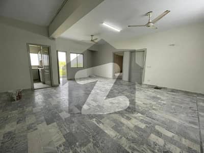 آئی ۔ 8 مرکز آئی ۔ 8,اسلام آباد میں 5 مرلہ دفتر 1.6 لاکھ میں کرایہ پر دستیاب ہے۔