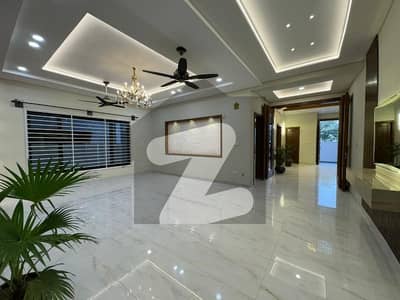 ڈی ایچ اے ڈیفینس فیز 2 ڈی ایچ اے ڈیفینس,اسلام آباد میں 6 کمروں کا 1 کنال مکان 3.05 لاکھ میں کرایہ پر دستیاب ہے۔