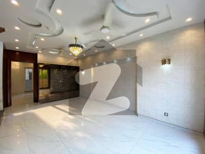 گارڈن ٹاؤن لاہور میں 6 کمروں کا 2 کنال مکان 5.5 لاکھ میں کرایہ پر دستیاب ہے۔