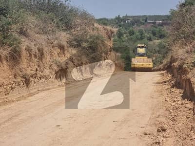 10 MARLA CUTTING AREA ON 70FT ROAD