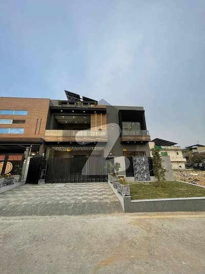 prime location 10 marla house 70feet service road B 1 Block For sale B 17 islamabad