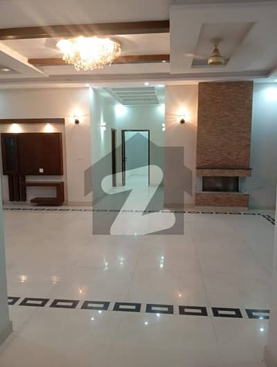 فیصل ٹاؤن لاہور میں 4 کمروں کا 10 مرلہ مکان 1.8 لاکھ میں کرایہ پر دستیاب ہے۔