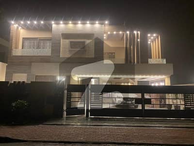 بحریہ ٹاؤن لاہور میں 3 کمروں کا 1 کنال بالائی پورشن 2.0 لاکھ میں کرایہ پر دستیاب ہے۔