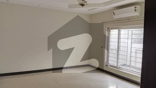 ای ۔ 11 اسلام آباد میں 3 کمروں کا 1 کنال بالائی پورشن 1.4 لاکھ میں کرایہ پر دستیاب ہے۔