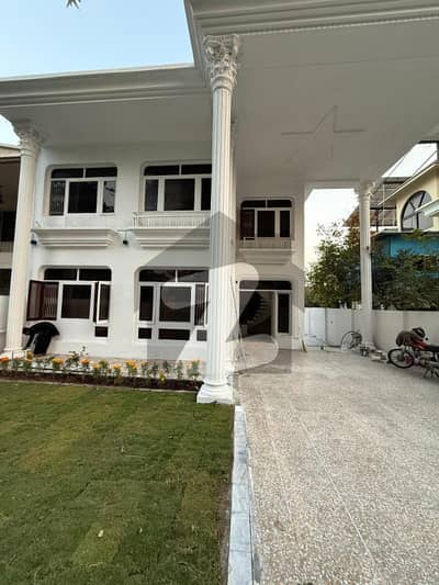 ایف ۔ 8 اسلام آباد میں 7 کمروں کا 1 کنال مکان 7.5 لاکھ میں کرایہ پر دستیاب ہے۔