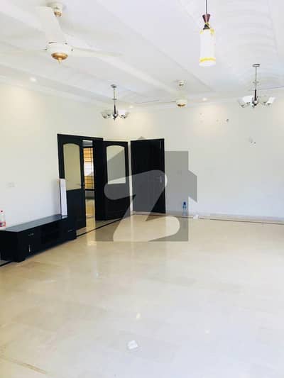 ای ۔ 11 اسلام آباد میں 3 کمروں کا 1 کنال بالائی پورشن 1.9 لاکھ میں کرایہ پر دستیاب ہے۔