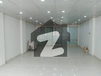 ڈی ۔ 12 مرکز ڈی ۔ 12,اسلام آباد میں 1 مرلہ دکان 2.5 کروڑ میں برائے فروخت۔