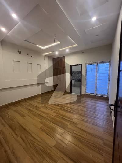 عبداللہ گارڈنز ایسٹ کینال روڈ,کینال روڈ,فیصل آباد میں 4 کمروں کا 10 مرلہ مکان 1.7 لاکھ میں کرایہ پر دستیاب ہے۔