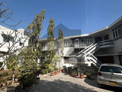 ایس ایم سی ایچ ایس ۔ سندھی مسلم سوسائٹی جمشید ٹاؤن,کراچی میں 10 کمروں کا 2 کنال مکان 27.5 کروڑ میں برائے فروخت۔