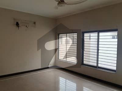 1Kanal Beautiful House Available For Sale DHA Phase 3