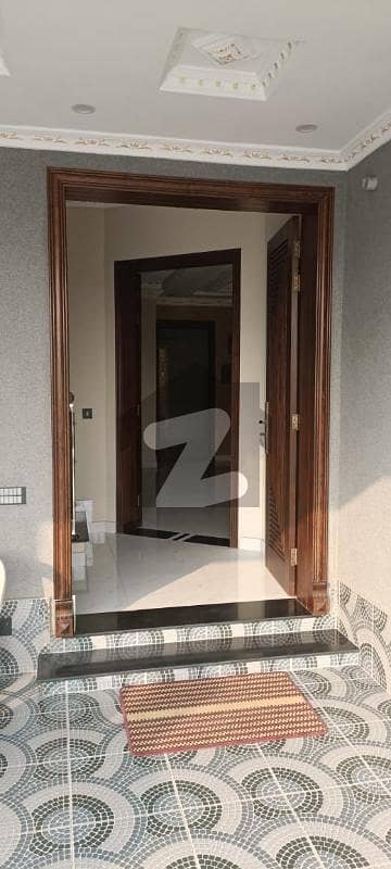 ایل ڈی اے ایوینیو لاہور میں 6 کمروں کا 10 مرلہ مکان 3.8 کروڑ میں برائے فروخت۔