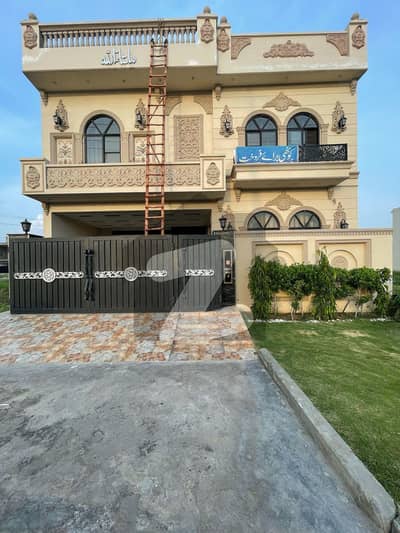 LDA Avenue Block J 10 Marla Modern House Available For Sale At Lucrative Price