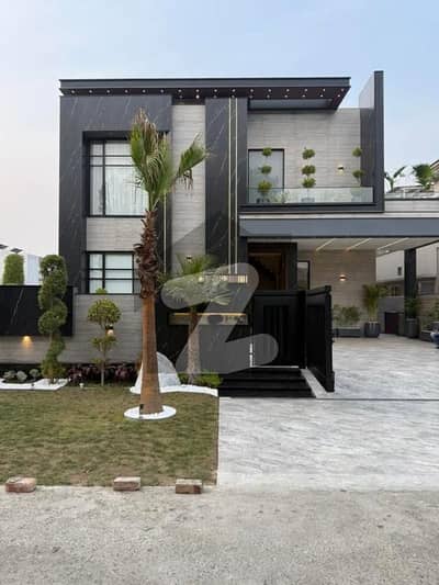 ڈی ایچ اے فیز 7 - بلاک ٹی فیز 7,ڈیفنس (ڈی ایچ اے),لاہور میں 4 کمروں کا 10 مرلہ مکان 5.45 کروڑ میں برائے فروخت۔