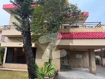 ایف ۔ 7 اسلام آباد میں 5 کمروں کا 1 کنال مکان 6.0 لاکھ میں کرایہ پر دستیاب ہے۔