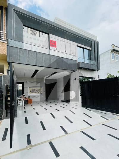 LDA Avenue Block J 10 Marla Modern House Available For Sale At Lucrative Price