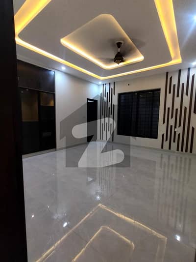 نشیمنِ اقبال فیز 2 نشیمنِ اقبال,لاہور میں 5 کمروں کا 10 مرلہ مکان 3.38 کروڑ میں برائے فروخت۔