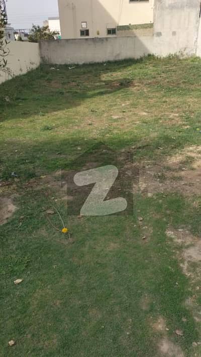 ویلینشیاء ہاؤسنگ سوسائٹی لاہور میں 1 کنال رہائشی پلاٹ 3.78 کروڑ میں برائے فروخت۔