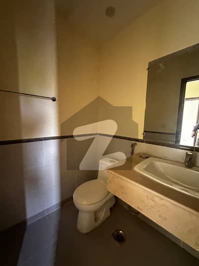 عمارکینیان ویوز اسلام آباد میں 5 کمروں کا 1 کنال مکان 2.0 لاکھ میں کرایہ پر دستیاب ہے۔