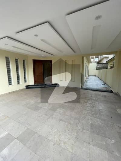 10 marla full house avaliable for rent 5 bed accommodation 2 American kitchen 1 Servent two species TV lounge available in Bahria Enclave Sector A 10 marla full house avaliable for rent 5 bed accommodation 2 American kitchen 1 Servent two species TV lounge available in Bahria Enclave Sector A